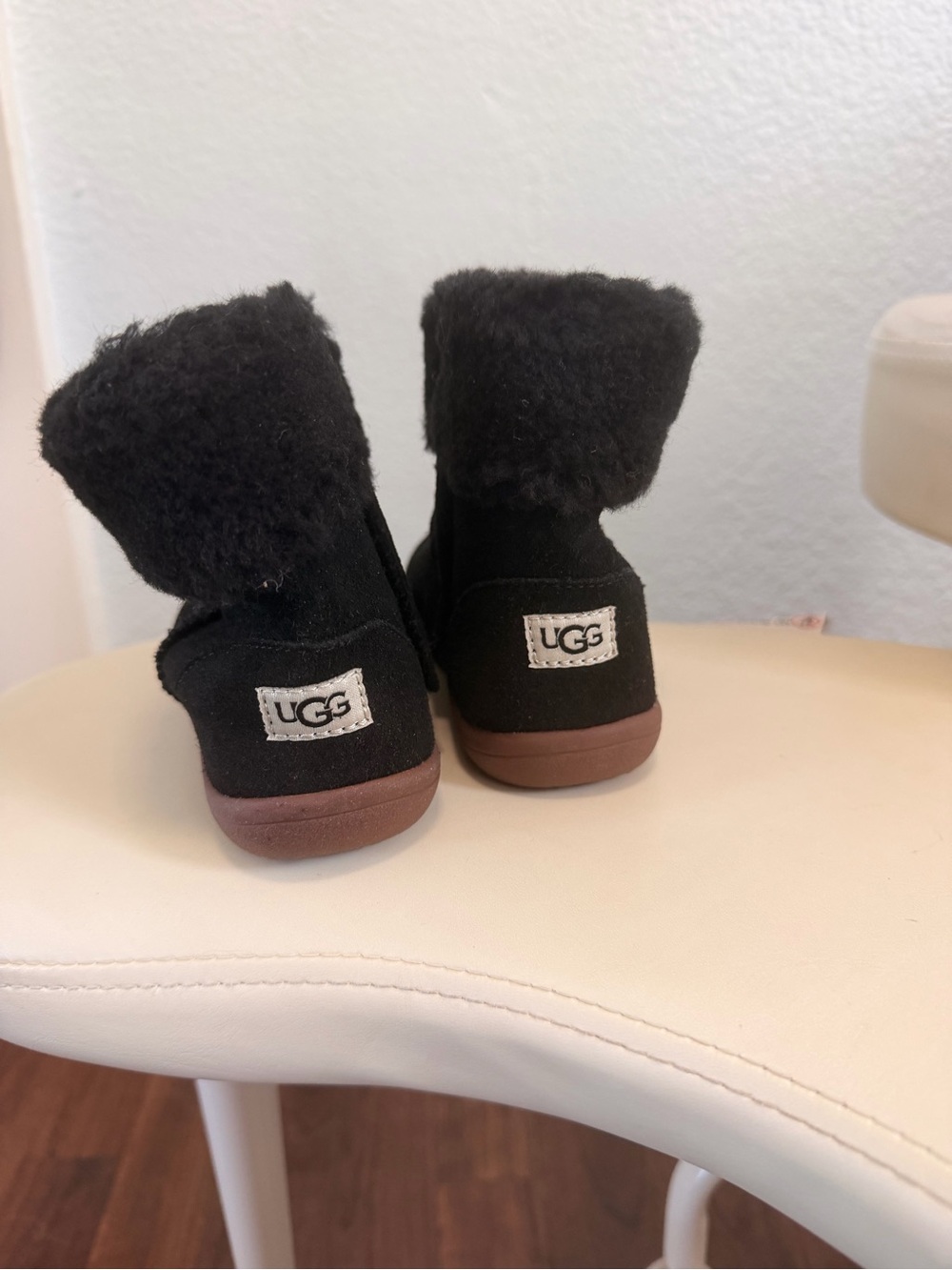 BRAND NEW UGG Black Shearling Baby Booties | UGG Sammee Suede Boots